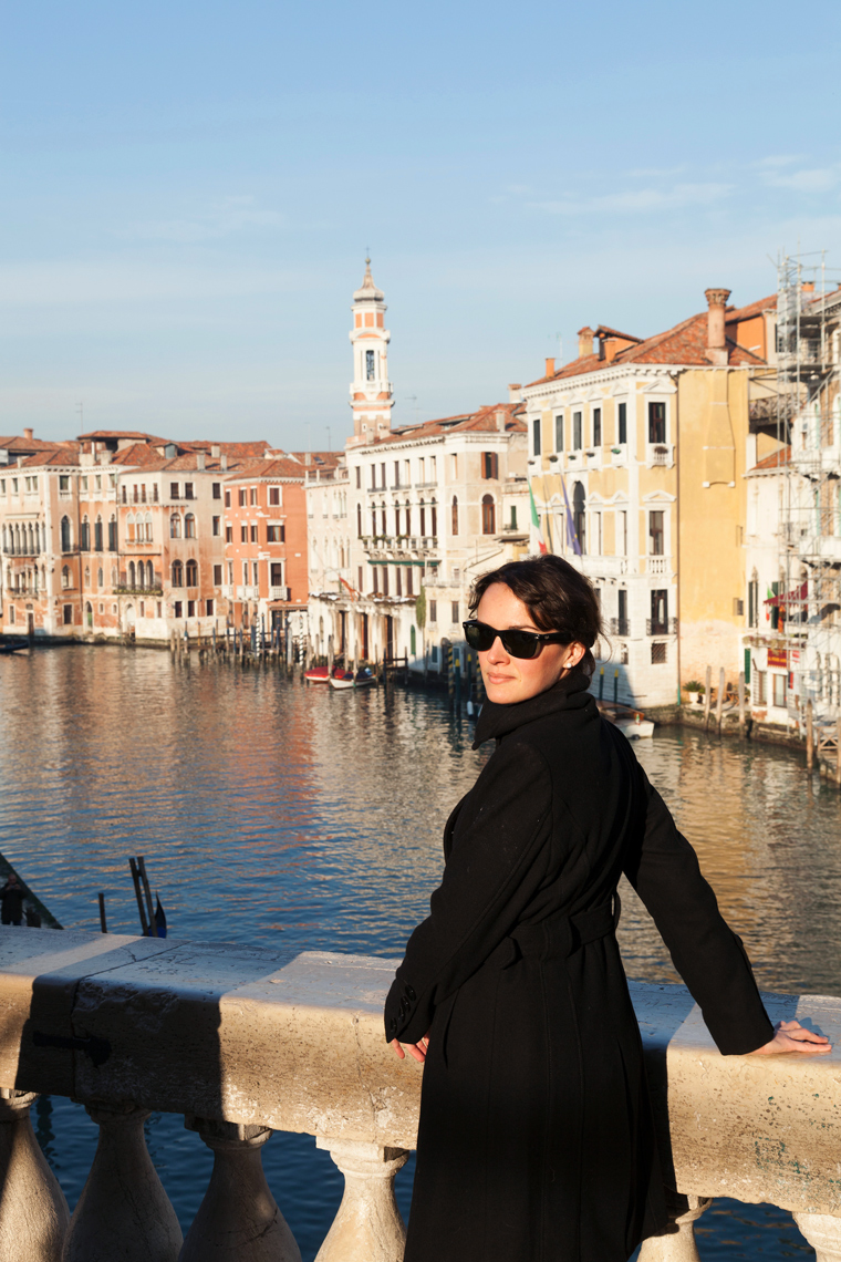 ITALY, Venice. Artist Mia Kaplan on the Rialto Bridge overlooing the Grand Canal.