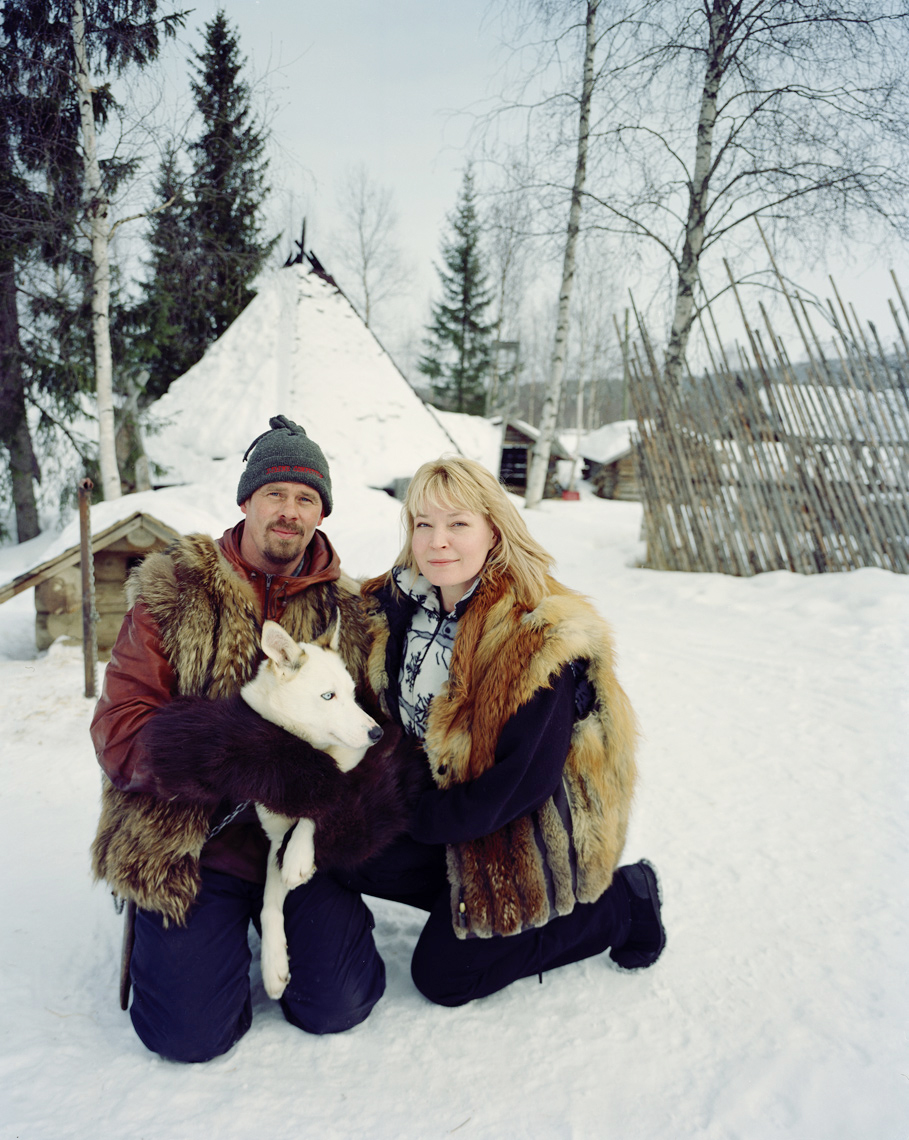 LAPLANDCOUPLEDOG.jpg