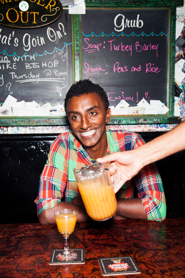 BERMUDA. Chef Marcus Samuelsson having the famous Rum Swizzle at the Swizzle Inn at Bailey